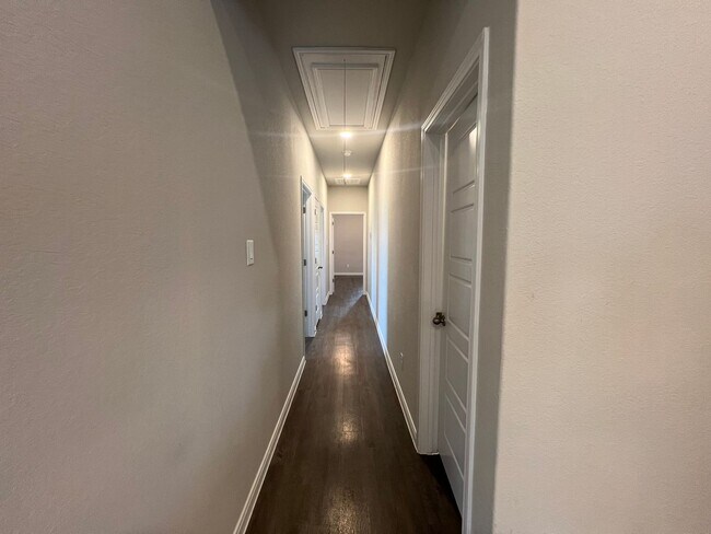 Building Photo - Luxury 3/2 Duplex in Seguin, Texas