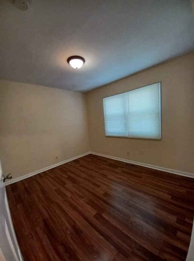 Building Photo - 1233 Benton St