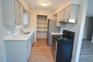 Building Photo - Lobb Field Apartments