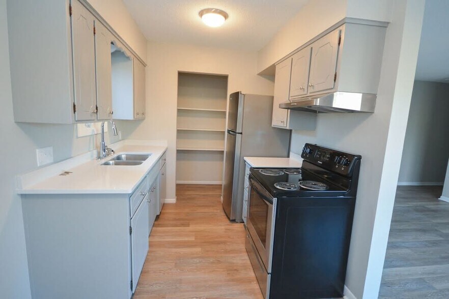 Primary Photo - Lobb Field Apartments