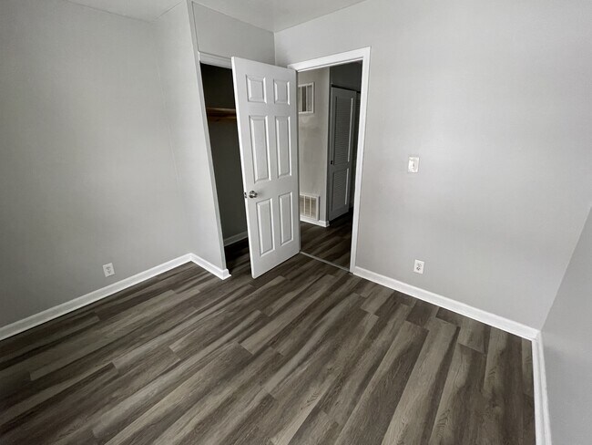 Building Photo - 2803 Marigold Ave