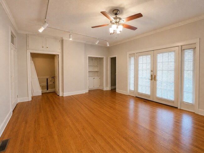 Building Photo - 1338 College St