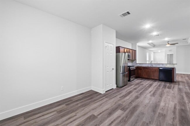 Building Photo - 175 Eves Necklace Dr.