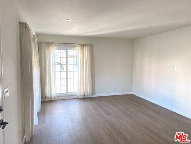 Building Photo - 4770 Edgewood Pl