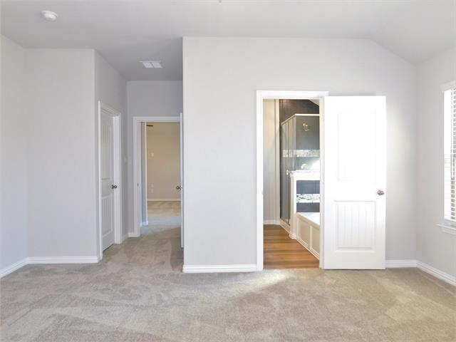 Building Photo - 3023 Cliffview Dr