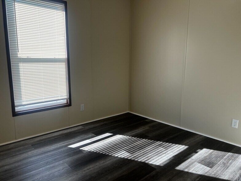 Building Photo - 709 N Collins Fwy