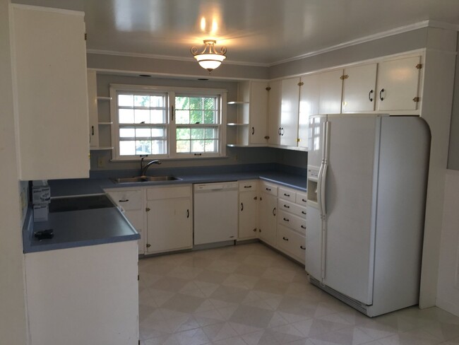 Building Photo - Beautiful, Unique 4 Bedroom Home for Rent