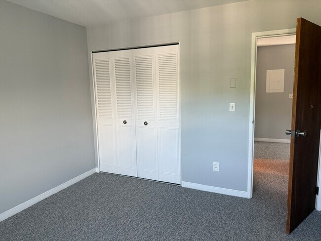 Building Photo - 13 Chapel Hill Dr