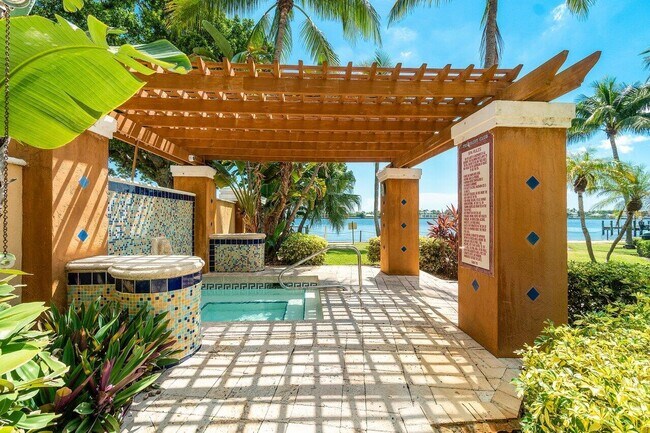 Building Photo - 160 Yacht Club Way