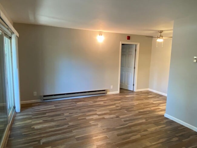 Building Photo - Remodeled 1 Bedroom 1 Bath Condo in Desira...