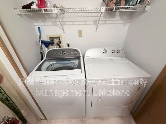 Building Photo - 1504 Valiant Dr