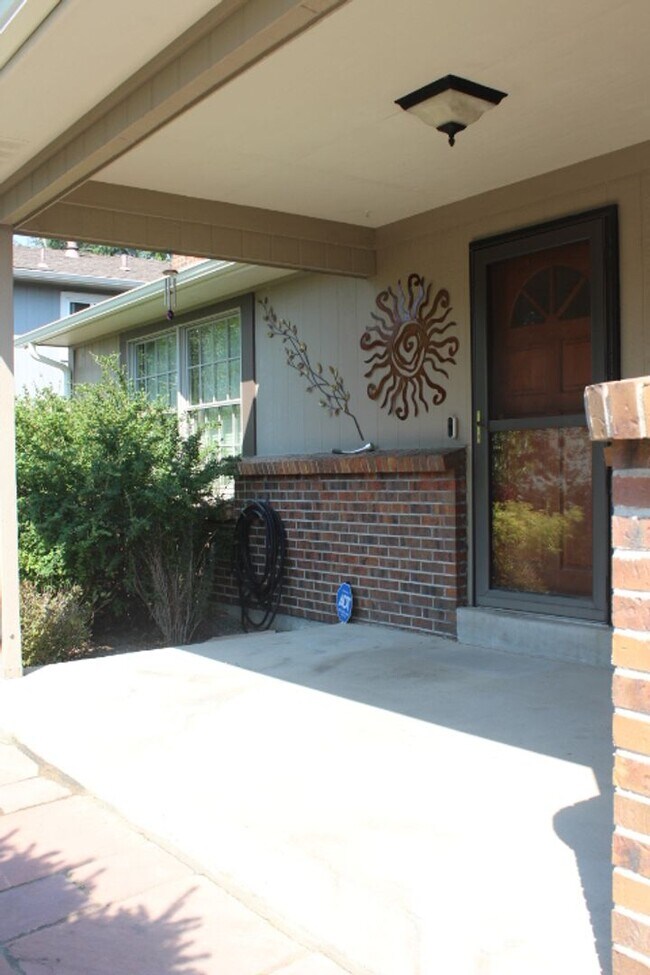 Building Photo - Gorgeous 2 Story Home in Columbine West!