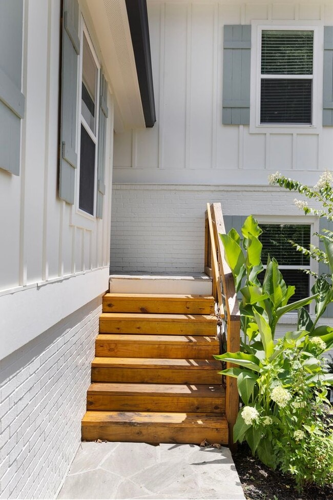 Building Photo - Four Bedroom Four Bath Home