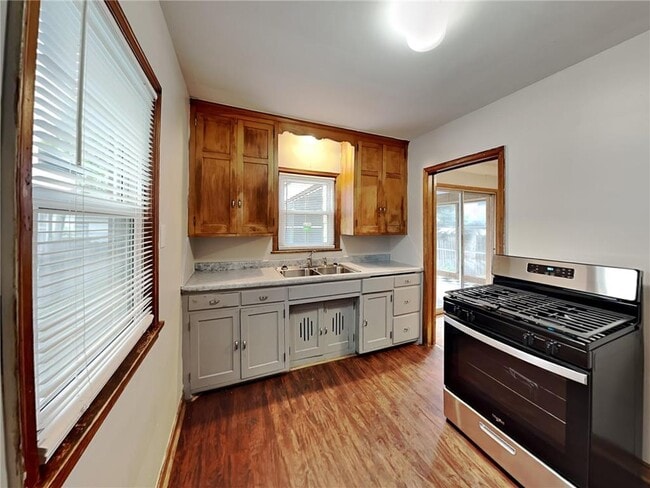 Building Photo - 3551 N Knox Ave