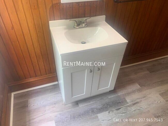 Building Photo - 13 Hudson St