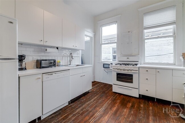 Building Photo - 114 W Waldburg St