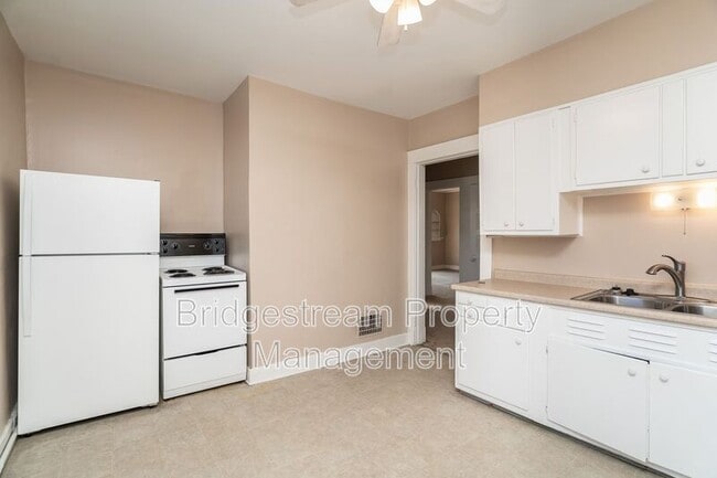 Building Photo - 1104 Huffman Ave