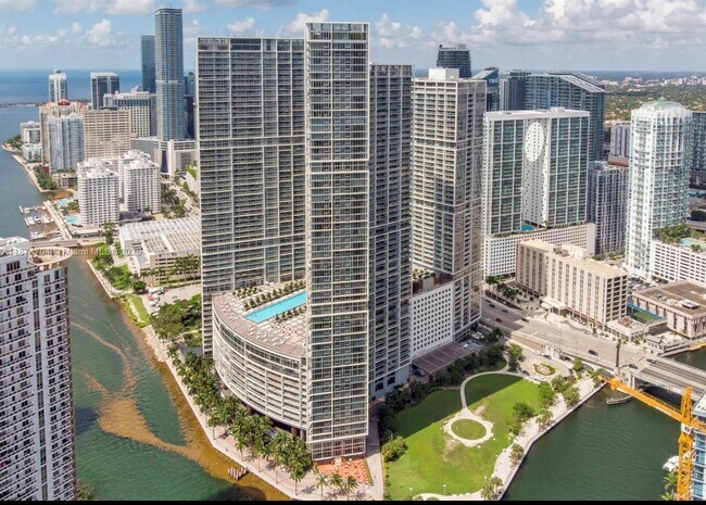 Building Photo - 485 Brickell Ave
