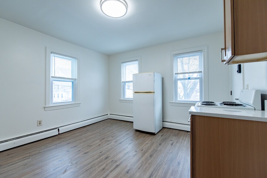 Building Photo - 65 Preston St