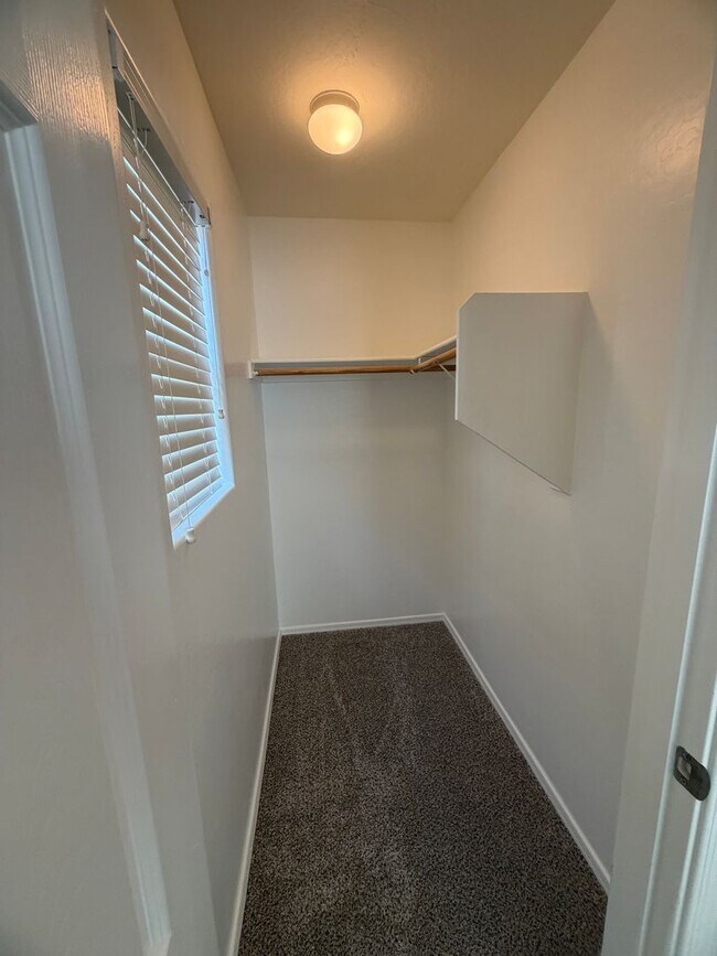 Building Photo - Community pool and a low maintenance yard