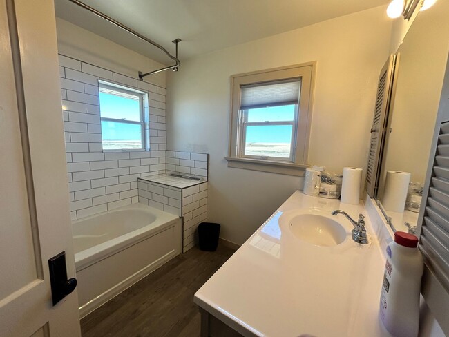 Building Photo - 4 bed 2 bath Home out in the Country