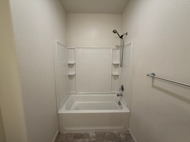 Building Photo - Single story home in with large backyard!
