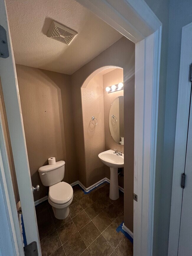Powder room mail level - 5101 Spyglass Dr