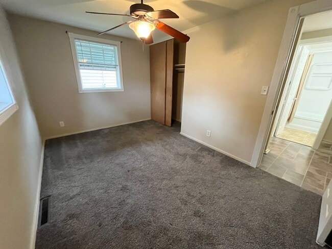 Building Photo - 3 Bed/1 Bath with Bonus Room and Fully Fenced in Yard!