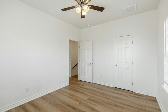 Building Photo - 707 Runnels Ave