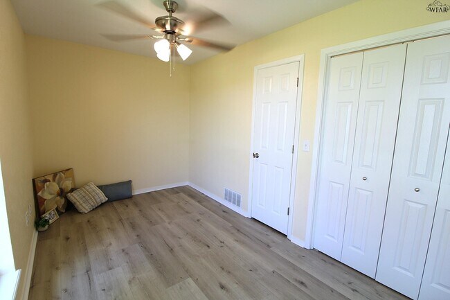 Building Photo - 1218 Christine Rd