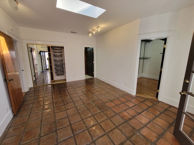 Building Photo - BEAUTIFUL 4BD - 3BA SINGLE STORY HOUSE WITH PRIVATE LAUNDRY AND DETACHED 2 CAR GARAGE