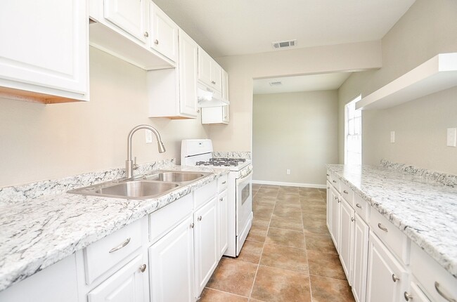 Building Photo - 2110 Pickerton Dr