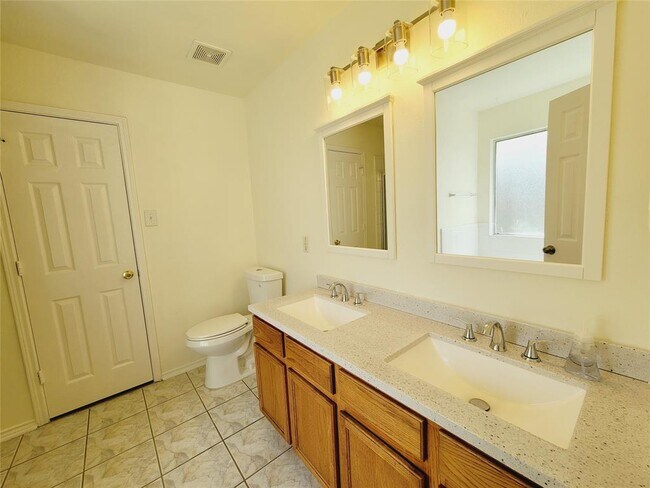 Building Photo - 3807 Brook Garden Ln