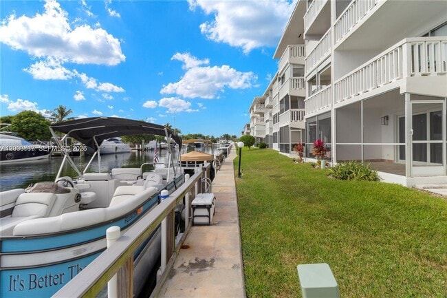 Building Photo - 455 Paradise Isle Blvd