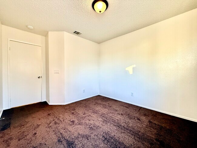 Building Photo - 37416 Daybreak St