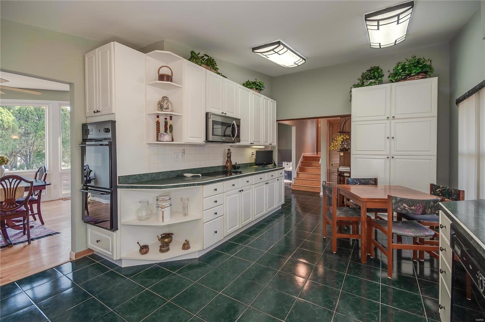 Kitchen - 9030 Old Bonhomme Rd