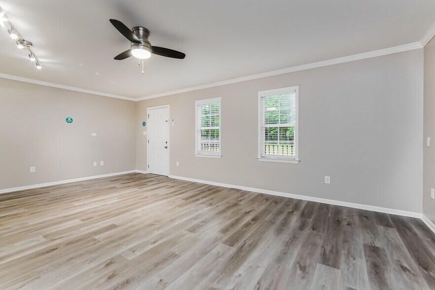 Building Photo - 5217 Country Pines Ct