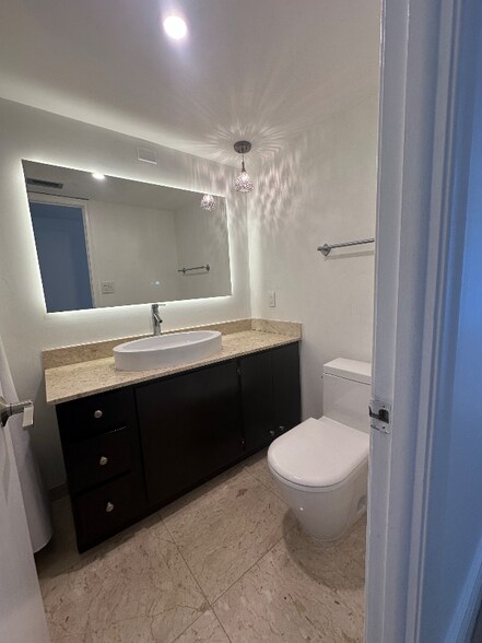 Building Photo - 11 Island Ave