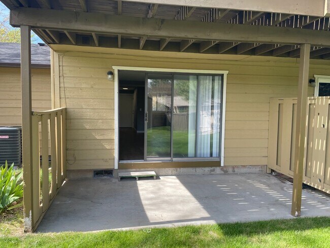 Building Photo - Amity