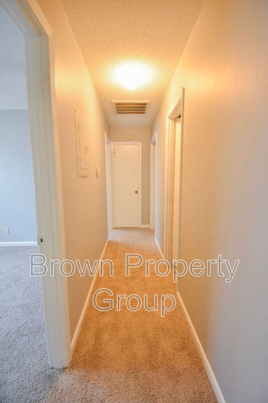Building Photo - 817 Bronco Rd