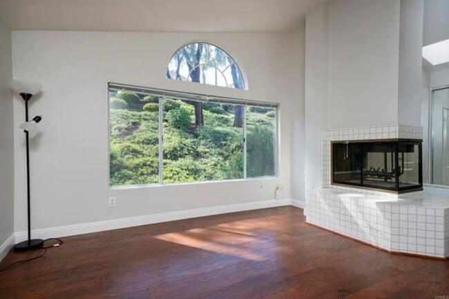Building Photo - Beautiful 4Br/2.5Ba Home With Private Yard In Shadowridge!!