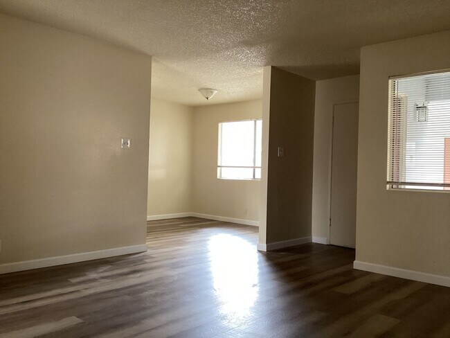 Building Photo - 1414 W Vassar Ave