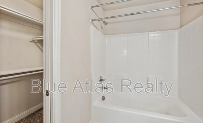 Building Photo - 268 Castleridge Dr