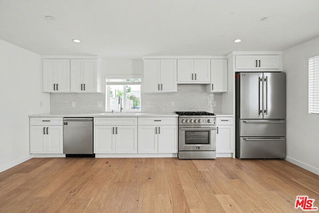 Building Photo - 7832 Croydon Ave