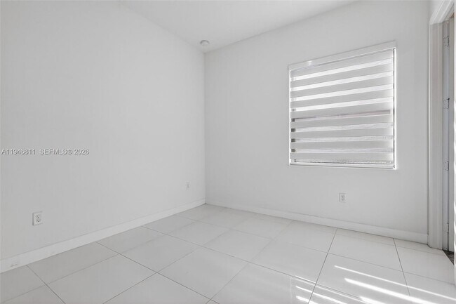 Building Photo - 4398 SW 173rd Ave