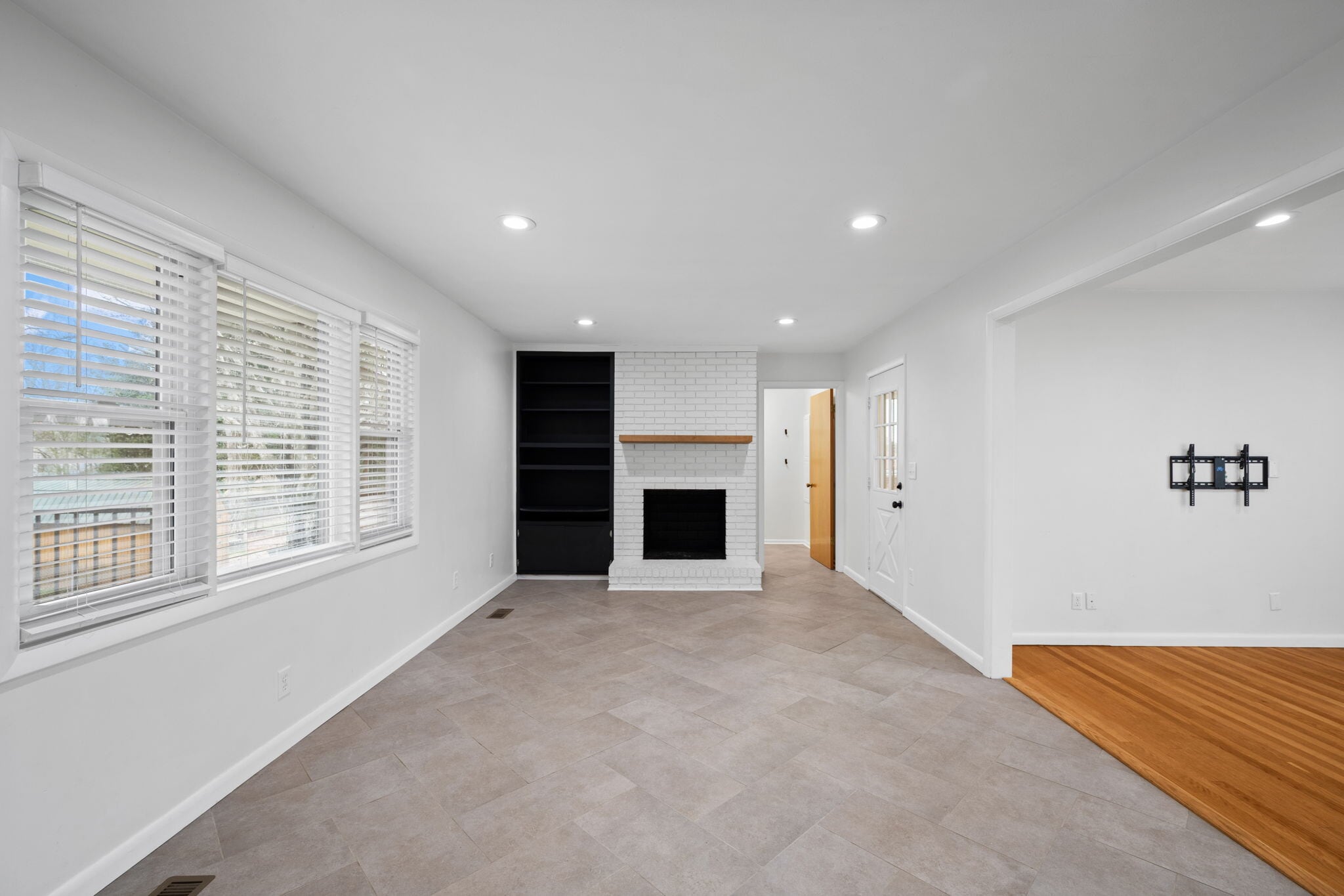 Building Photo - 2115 Ballard Pl