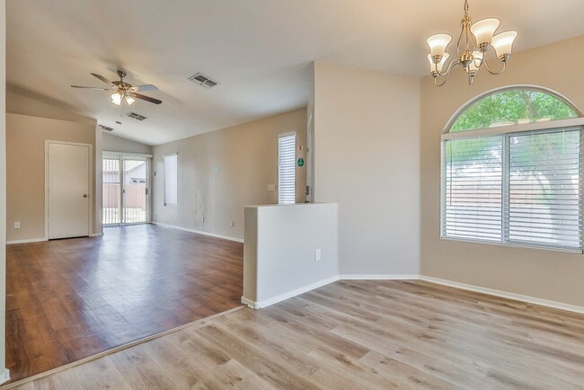 Building Photo - 115 N Ramada Cir