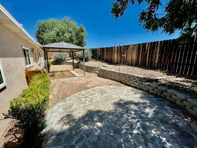 Building Photo - Adorable 3-BR Home in Red Cliffs Area