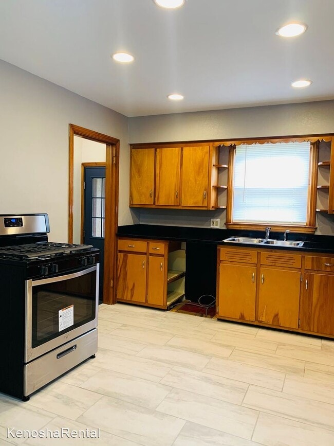 Building Photo - 3 br, 1 bath House - 7807 28th Avenue