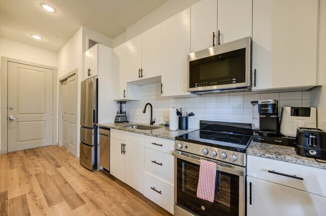 Building Photo - 1111 Shepherd Dr